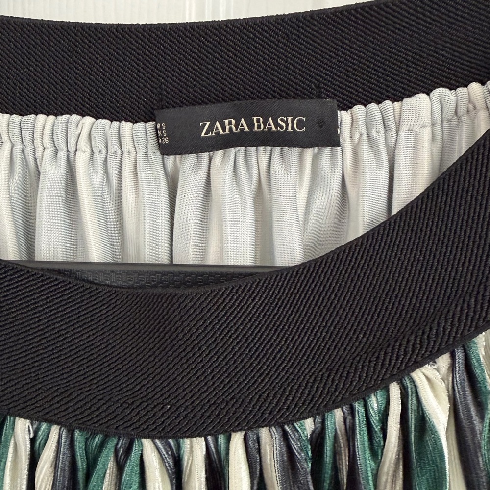 Zara Pleated Midi Skirt Black Green Striped High Waist Chic - Picture 5 of 7